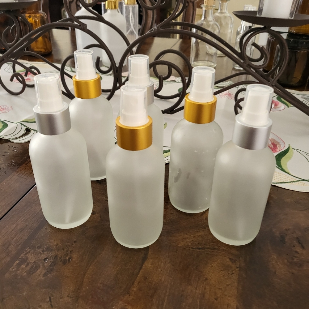 6 frosted 4oz sprayers w/ metallic gold & silver cap